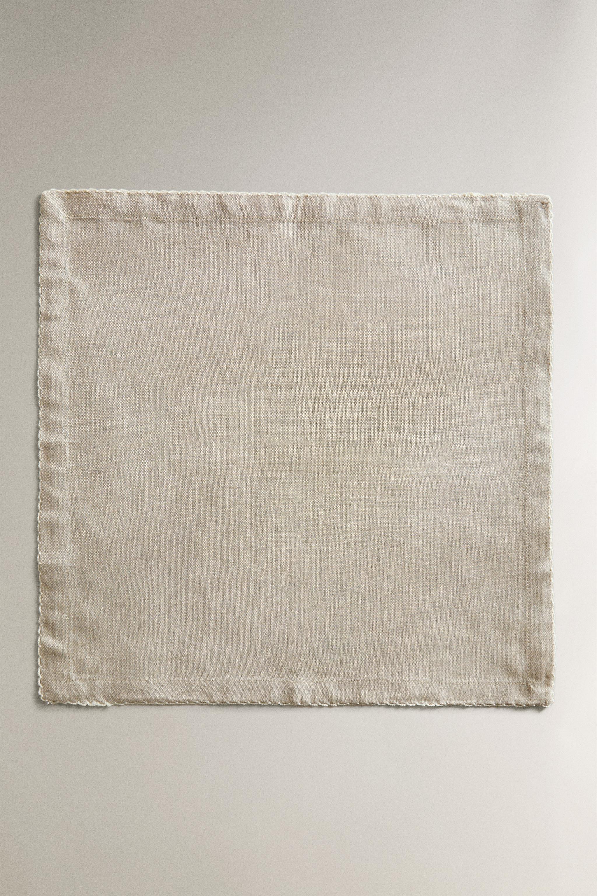 SCALLOPED PLAIN NAPKINS (PACK OF 2)